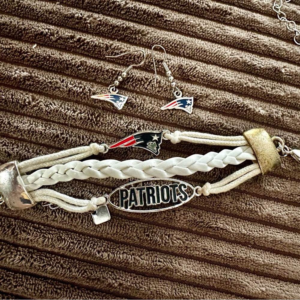 Patriots Silver and White Bracelet Set